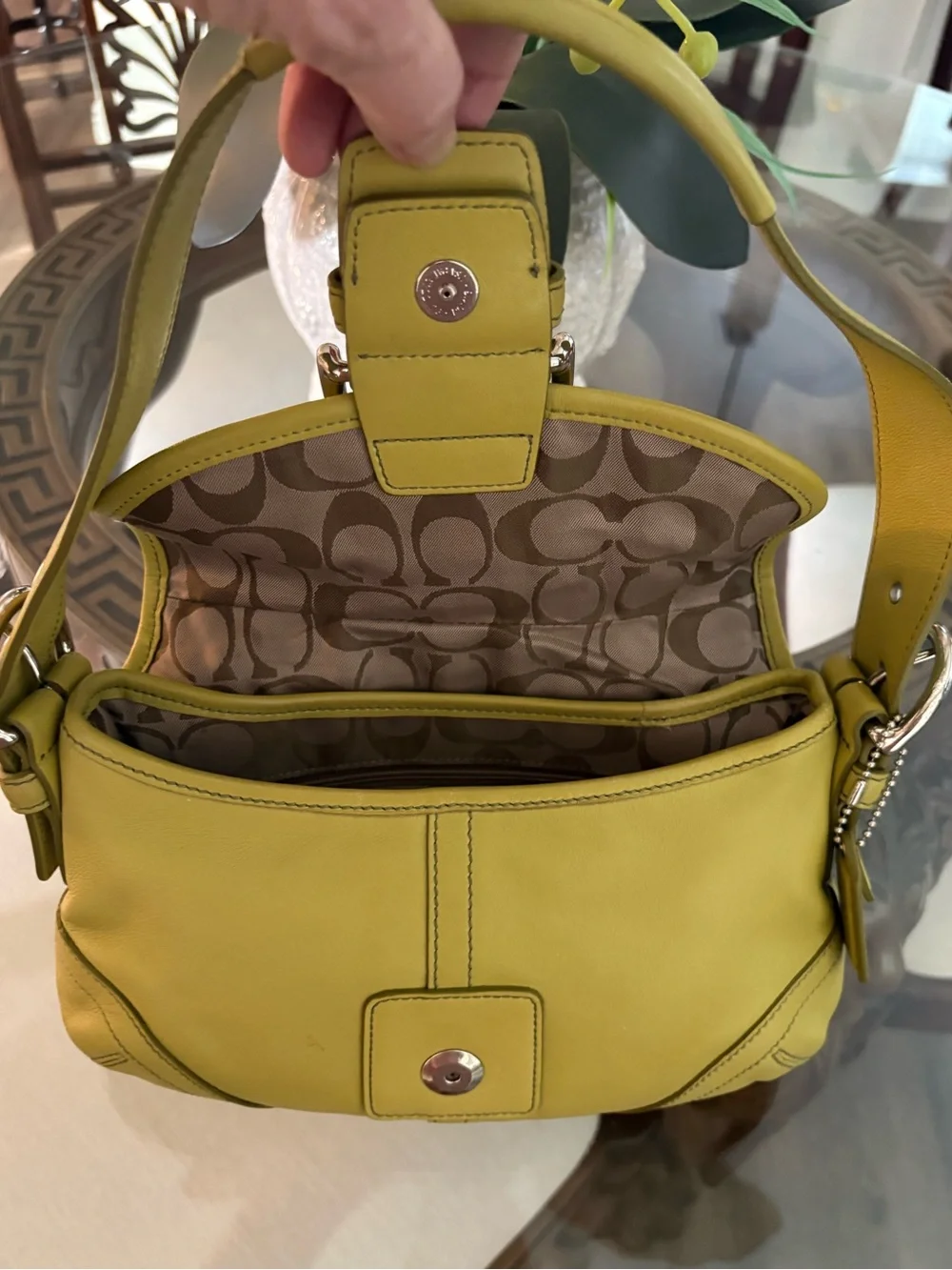 🤍🤍VINTAGE COACH RARE Y2K RARE CHARTREUSE SOHO LEATHER SHOULDER BAG!🤍🤍9247
